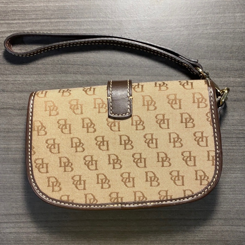 NWOT- Dooney & Bourke wristlet - Picture 3 of 9